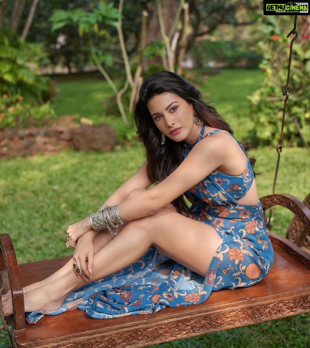 Amyra Dastur Instagram - Gypsy Soul 💫 . . . 📸 @dieppj Hair @lakshsingh__ MUA @shivangiiupadhyay Styled by @malvika_tater Outfit @flirtatious_india Jewellery @tribebyamrapali @the_chandi_studio Khandala