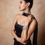 Amyra Dastur Instagram - Ready for my close up 📸 . Dressed in @antithesis.in with jewellery from @anabelachan @ruanijewellerycollective for the @hellomagindia Hall of Fame Awards 💫 . Styled by @malvika_tater Hair by @hairstylist_madhav MUA @nidhiagarwalmua Shot by @ishanzaka