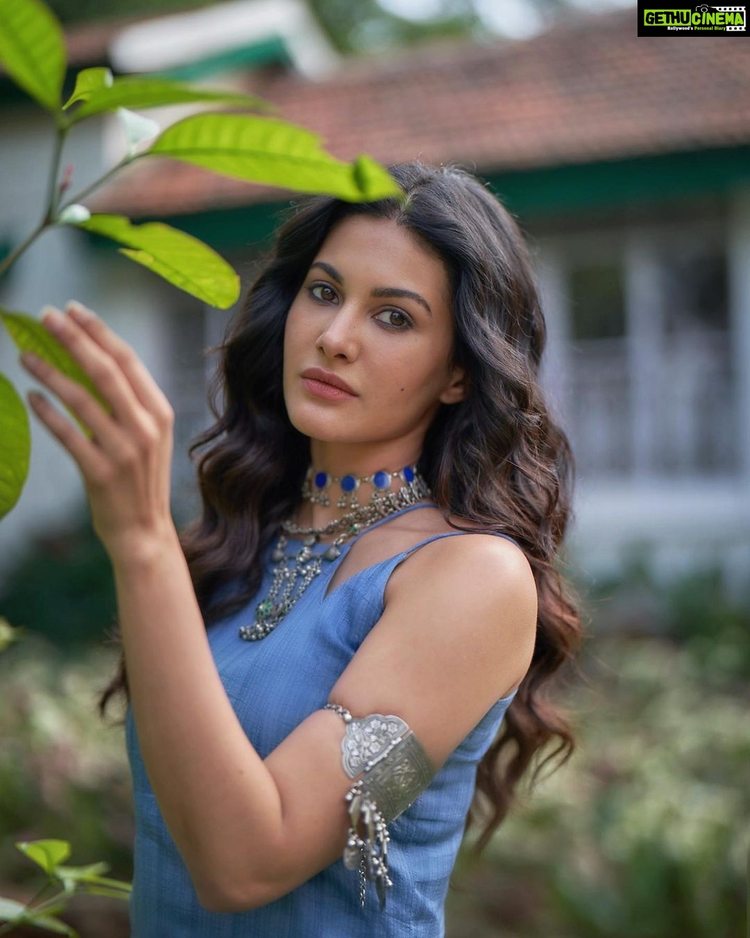 Amyra Dastur Instagram - and the rest is just rust and stardust … . . . 📸 @dieppj MUA @shivangiiupadhyay Hair @lakshsingh__ Styled by @malvika_tater Wearing @ayudaclothing Jewellery @the_chandi_studio Khandala