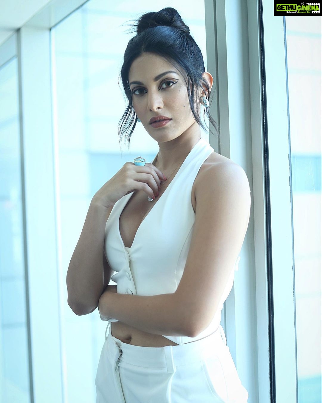 Amyra Dastur - 194.7K Likes - Feeling Euphoric 👁🗨
.
A little glitz and glamor for the launch of “Amaira” by @farahkhanatelier 💎
.
.
.
Hair @hairstylist_madhav
#mua @zoya.makeupandhair
Styled by @malvika_tater
Outfit @peppermayo
Jewellery @farahkhanali @farahkhanatelier @farahkhanworld
📸 @bollywood_photographer