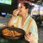 Anasuya Bharadwaj Instagram - A balanced diet is a pizza slice in each hand 🍕😛 #IAmOnFoodEatingDiet #WeekendVibes