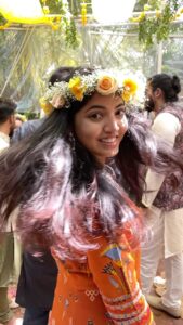 Anaswara Kumar Instagram - #ekladkikodekhatohaisalaga #reelkarofeelkaro #flowers