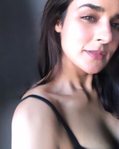 Angira Dhar Instagram - -ve spaces are for pictures.. not your 🧠..