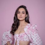 Angira Dhar Instagram - Pink..it’s like red but not quite 💕 Caption : @aerosmith 🤘🏼 . Stylist : @edwardlalrempuia Asst @asulkr @sushmita_makhija Makeup : @tanvichemburkar Hair : @shalinisharmamakeupandhair Outfit : @hemantandnandita Photographer : @rishabhkphotography