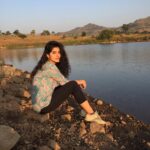 Anisha Victor Instagram - It will all make sense,eventually. -Unknown #quotestoliveby #throwbackthursday #thursday #lakeside #sunshine #sunset #beforesunset #hills #maharashtratourism #india #travel #indiatravelgram #indiatravel Pune, Maharashtra