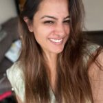 Anita Hassanandani Instagram – Starting to feel like myself finally!
Kaun bolega she’s a mumma 😂🤣😂🤣
Khudki tareef 😂🤣🌈✨
Some candid unedited no makeup no filter clicks 🤳