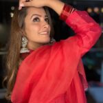 Anita Hassanandani Instagram - Mood✨ Waqt se pehle aur Kismat se zyada, Na kissiko mila hai Na kissiko mile ga ✨