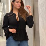 Anita Hassanandani Instagram – So close yet so far! 
#weightLossJohrney!