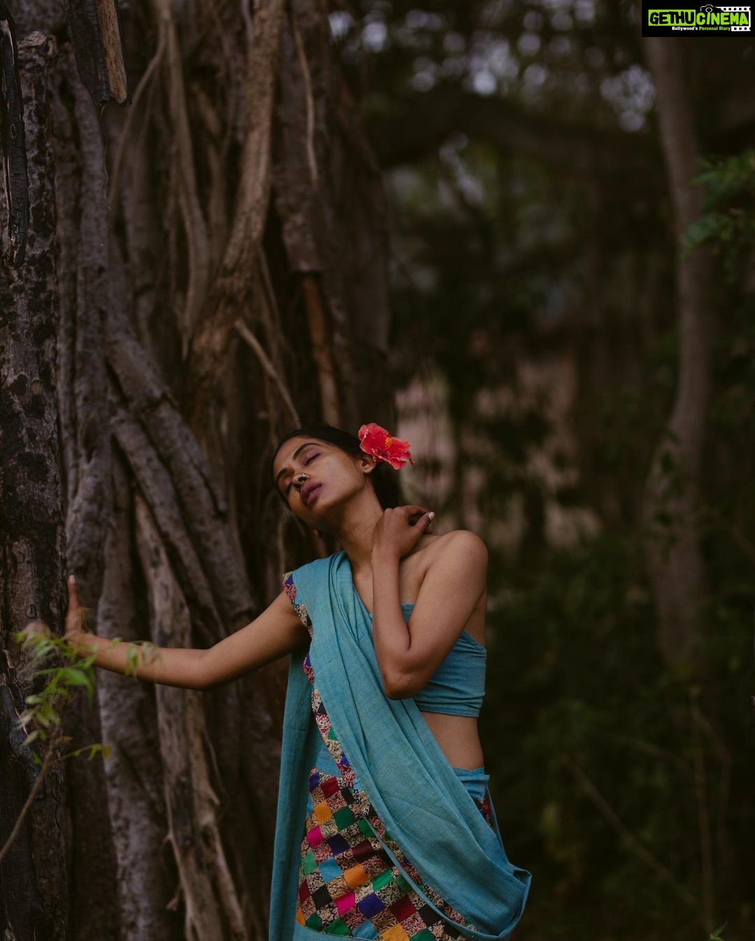 Anjali Patil - 5.3K Likes - On the very early morning we all walked inside the forest.
I slowly transformed, navigating through thorns and whispering with the trees, sky and birds while @aishwaryashok captured magic in each frame.
For me,
Van Gogh / Irusaayi / Vaanvil are fragile and strong, real and magical, fire and water at the same time!
@kuthiraivaalthefilm is running in theatres with overwhelming reviews from the critics and audience.
Forever grateful for this magical moment!
@yaazhifilms @kuthiraivaalthefilm
Ideated by : @aishwaryashok
Costume Design : Datcha dayal
Styling: @binita_ramanathan
Dop : @haya_dp
Yaazhi Team :
@aravindnaga.nft @m0shuu
@palaniappan_kathir