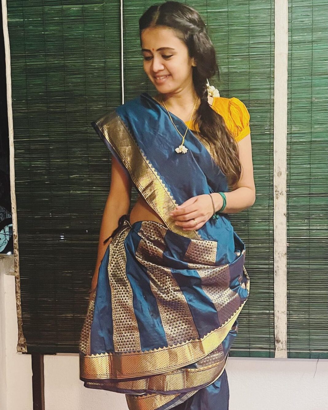 Anjana Rangan Instagram - Karadaiyan nonbu.. 🙏 #madisar #saree #sareelove #karadaiyannombuinmadisar