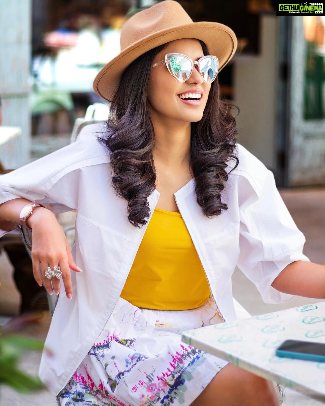 Anju Kurian Instagram - Sending love wherever it is needed๐. TuEsDaY ToNe ๐๐๐ . . . Shot by - @chambre__noire_fotos Designer- @thriftforgood Stylist- @ellacavad #tuesdayvibes #happyday #smilemore #happinessisachoice #grateful #travellers #exploretheworld #spreadlove #instafamily #hugs