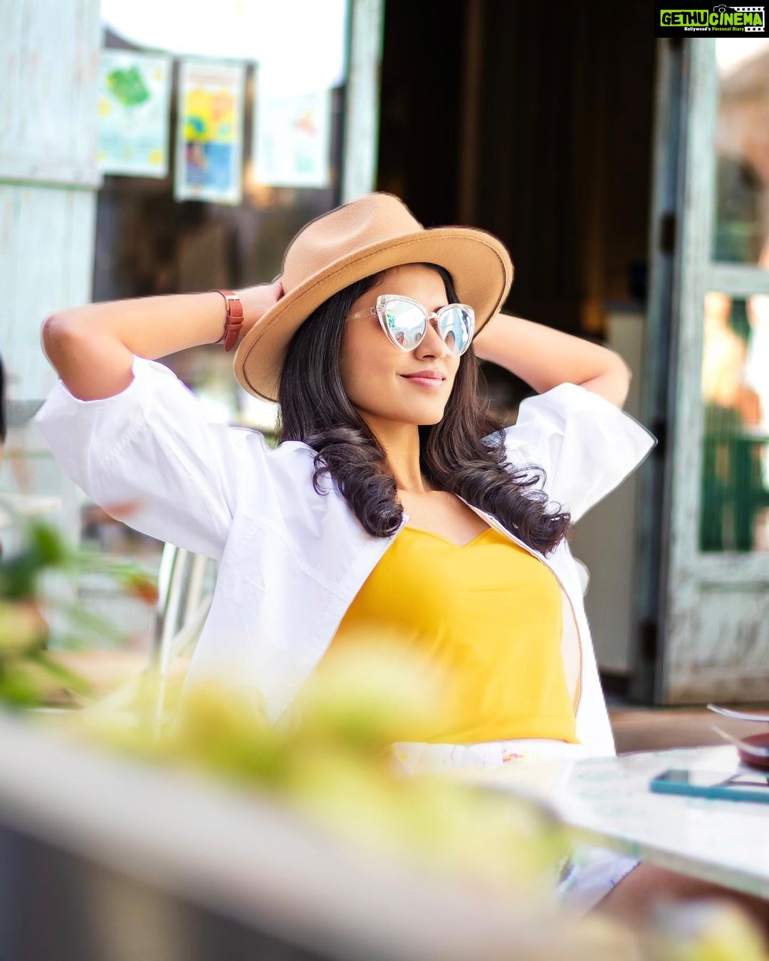 Anju Kurian Instagram - Sending love wherever it is needed๐. TuEsDaY ToNe ๐๐๐ . . . Shot by - @chambre__noire_fotos Designer- @thriftforgood Stylist- @ellacavad #tuesdayvibes #happyday #smilemore #happinessisachoice #grateful #travellers #exploretheworld #spreadlove #instafamily #hugs