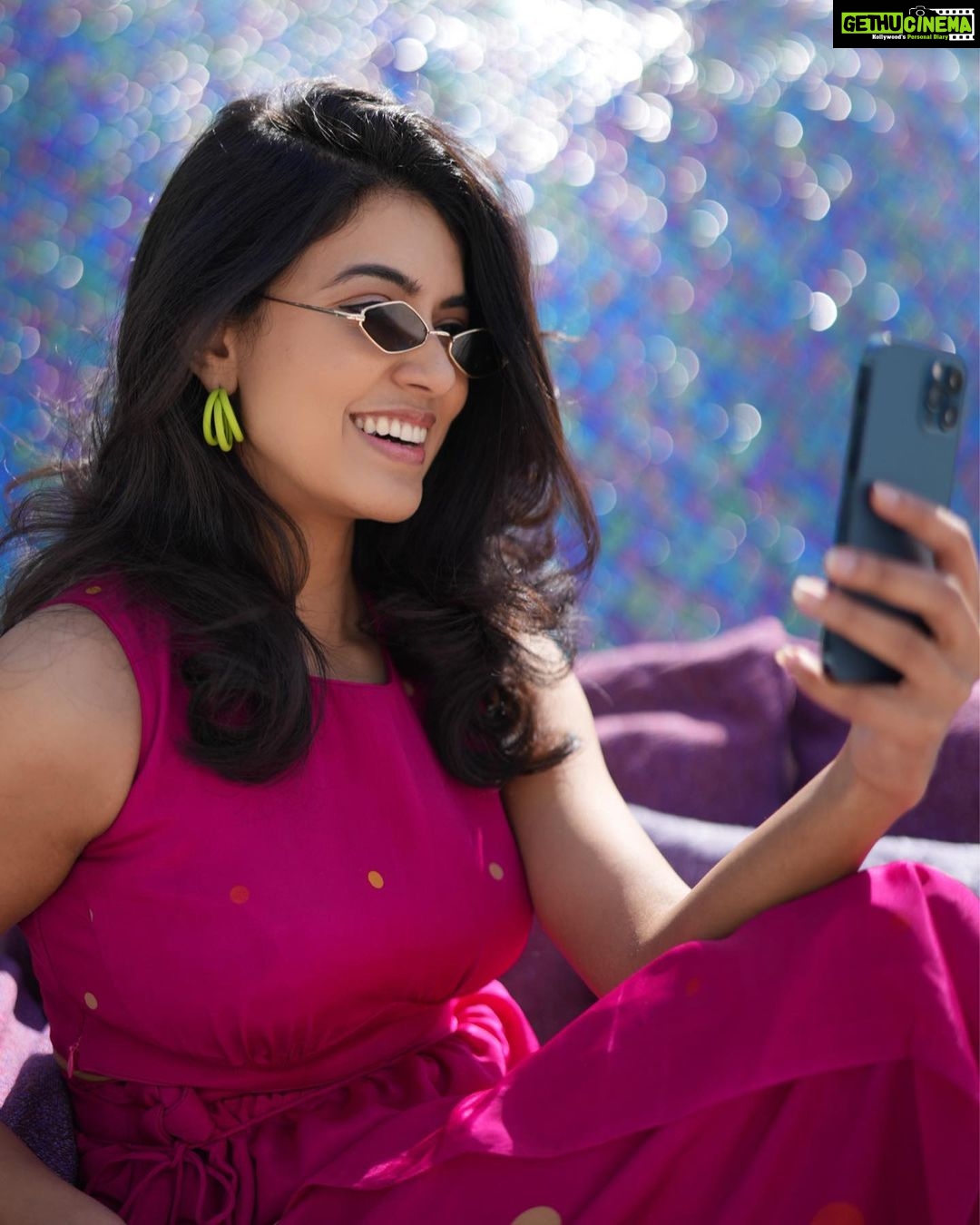 Anju Kurian Instagram - Question of the day 🔈: Would you delete social media for a healthy relationship??? 🤪🤪🤪 📸- @fazil3 👗- @arsignatureofficial #thursdayvibes #qna #picoftheday📷 #goodevening #instafashion #traveller #goalsetting #instagrammers #eveningvibes #portraitvision #spreadlove #bekind Question of the Day