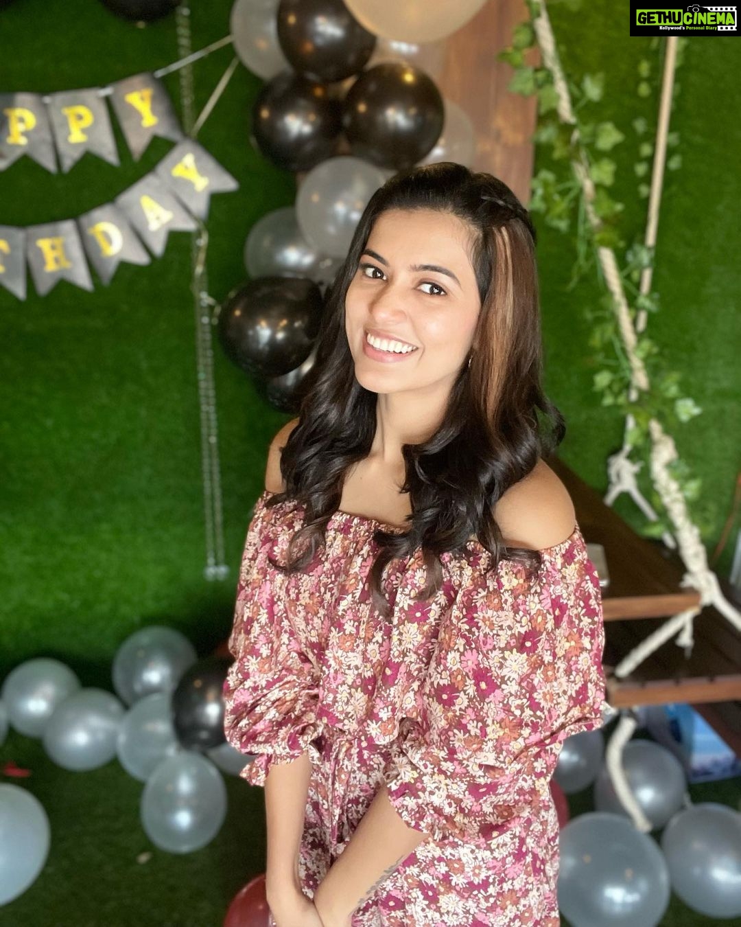 Anju Kurian Instagram - When that sudden wave of happiness hits you 😍🤩🥰. #tuesdayvibes #currentmood #instapic #feedyoursoul #happysoul #tuesday #evening #eveningpost #instamood #smilealways #grateful #gooddays #randompic #bekind Chennai, India