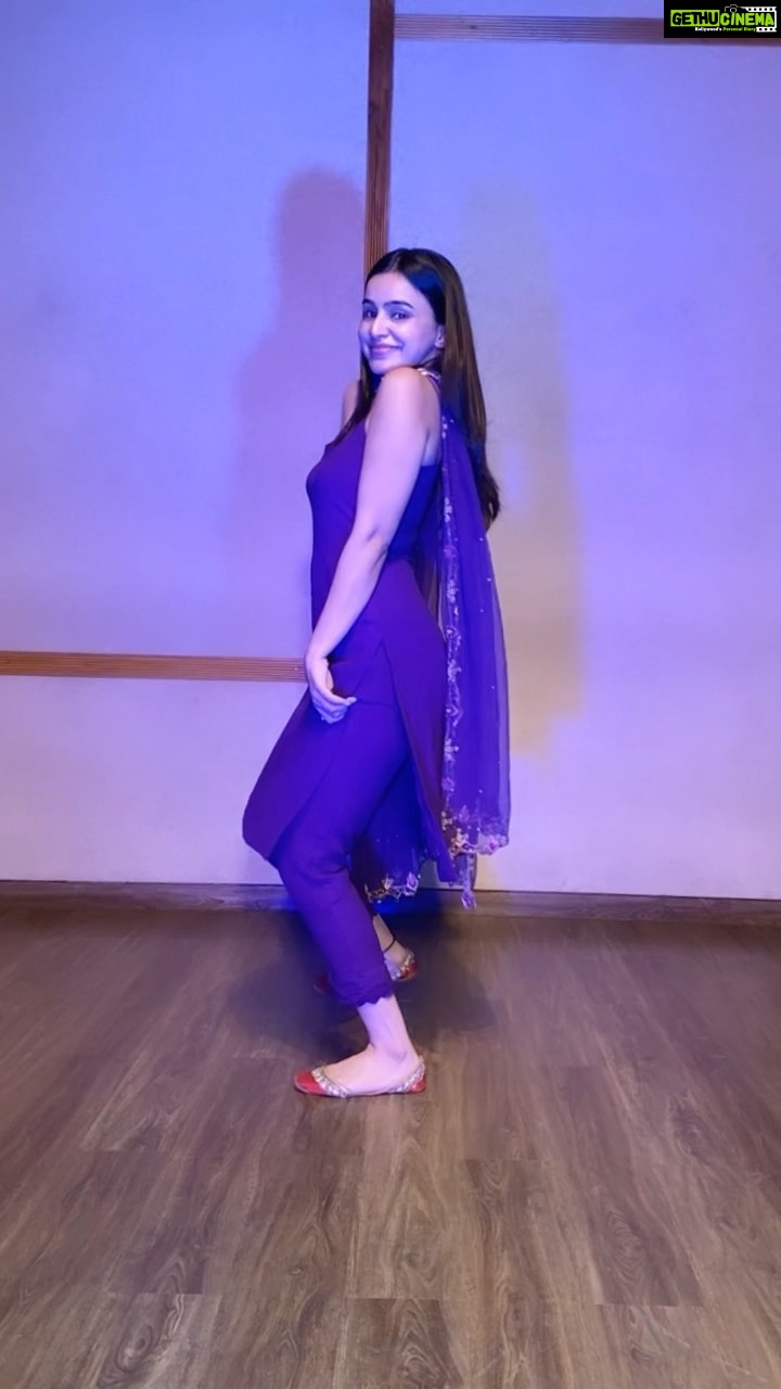 Ankitta Sharma Instagram - I just had to! 🌙💜 Choreography: @niraj_patel_06 Wearing: @needleandbeyondofficial #chandbaliyan #ankitasharma #reelitfeelit #saadireelsaadifeel