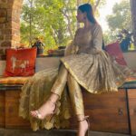 Ankitta Sharma Instagram - 𝗝𝗲 𝘁𝘂 𝗮𝗸𝗵𝗶𝘆𝗮𝗻 𝗱𝗲 𝘀𝗮𝗮𝗺𝗻𝗮𝘆 𝗻𝗮𝗶 𝗿𝗲𝗵𝗻𝗮, 𝘁𝗲 𝗯𝗶𝗯𝗮 𝘀𝗮𝗮𝗱𝗮 𝗱𝗶𝗹 𝗺𝗼𝗿𝗵 𝗱𝗲.. 🥀
