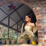 Ankitta Sharma Instagram - 𝗝𝗲 𝘁𝘂 𝗮𝗸𝗵𝗶𝘆𝗮𝗻 𝗱𝗲 𝘀𝗮𝗮𝗺𝗻𝗮𝘆 𝗻𝗮𝗶 𝗿𝗲𝗵𝗻𝗮, 𝘁𝗲 𝗯𝗶𝗯𝗮 𝘀𝗮𝗮𝗱𝗮 𝗱𝗶𝗹 𝗺𝗼𝗿𝗵 𝗱𝗲.. 🥀