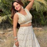 Antara Biswas Instagram - Today on the sets of Good night India! Had a great laugh, what an energy! Fantastically produced by King of comedy shows @optimystixmedia @nikuld @vipuldshahofficial Watch out for me this Holi, doing a very small comedy stint. I hope you like it! :)…. Mua: @sachinmakeupartist1 Hairstyling: @shab_qureshi786 📸: @deepakpathak663