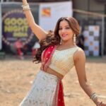 Antara Biswas Instagram - Today on the sets of Good night India! Had a great laugh, what an energy! Fantastically produced by King of comedy shows @optimystixmedia @nikuld @vipuldshahofficial Watch out for me this Holi, doing a very small comedy stint. I hope you like it! :)…. Mua: @sachinmakeupartist1 Hairstyling: @shab_qureshi786 📸: @deepakpathak663