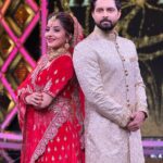 Antara Biswas Instagram - Reliving our shaadi moments yet again on a reality show! #MonVik #monalisa #vikrant #smartjodi #starplus #happy #couple #bonding #love #husbandandwife #bridal #look #lovestory Styled By: @harshalds Mua : @sachinmakeupartist1 Hairstyling: @shab_qureshi786 📸: @deepakpathak663