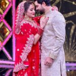 Antara Biswas Instagram - Reliving our shaadi moments yet again on a reality show! #MonVik #monalisa #vikrant #smartjodi #starplus #happy #couple #bonding #love #husbandandwife #bridal #look #lovestory Styled By: @harshalds Mua : @sachinmakeupartist1 Hairstyling: @shab_qureshi786 📸: @deepakpathak663
