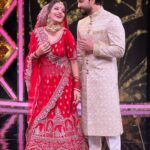 Antara Biswas Instagram - Reliving our shaadi moments yet again on a reality show! #MonVik #monalisa #vikrant #smartjodi #starplus #happy #couple #bonding #love #husbandandwife #bridal #look #lovestory Styled By: @harshalds Mua : @sachinmakeupartist1 Hairstyling: @shab_qureshi786 📸: @deepakpathak663