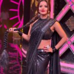 Antara Biswas Instagram - Beauty is A Light In The Heart 🖤🖤🖤… #dayan #nazar #mohana #monalisa #smartjodi #starplus #love #my look Styled by: @harshalds Mua: @sachinmakeupartist1 Hairstyling: @shab_qureshi786 📸: @deepakpathak663