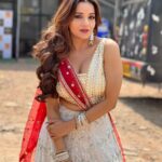 Antara Biswas Instagram - Today on the sets of Good night India! Had a great laugh, what an energy! Fantastically produced by King of comedy shows @optimystixmedia @nikuld @vipuldshahofficial Watch out for me this Holi, doing a very small comedy stint. I hope you like it! :)…. Mua: @sachinmakeupartist1 Hairstyling: @shab_qureshi786 📸: @deepakpathak663