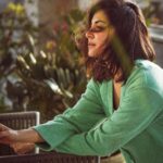 Anushka Sharma Instagram – Main गुड लाइट ki deewani hoon 🐸