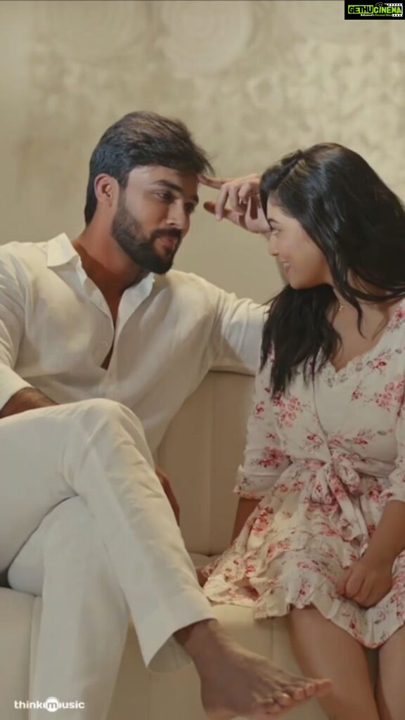 Arav Instagram - Start the weekend with the vibe of #VaaManavaazha ❤️❤️ Watch it on ▶️ https://youtu.be/ThEOkBV7KK8 @thinkmusicofficial @donechannel1 @jehensaai @rajthillaiyampalam @iampriyankaathimmesh @v.s.anandhakrishna @narmi_x #arav #lovesongs