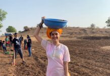 Archana Instagram - The only way to stay closest to #shiva be nice to #prakriti (#parvati) . . . #staygrounded #grounding #farming #paanifoundation #paani #aamirkhan #waterharvesting #soil #deshkidharti #mycountry #india #farm