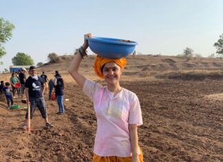 Archana Instagram - The only way to stay closest to #shiva be nice to #prakriti (#parvati) . . . #staygrounded #grounding #farming #paanifoundation #paani #aamirkhan #waterharvesting #soil #deshkidharti #mycountry #india #farm