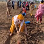 Archana Instagram - The only way to stay closest to #shiva be nice to #prakriti (#parvati) . . . #staygrounded #grounding #farming #paanifoundation #paani #aamirkhan #waterharvesting #soil #deshkidharti #mycountry #india #farm