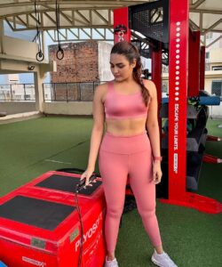 Arthi Venkatesh Instagram - Skipping my way into the weekend @revoke_gym
