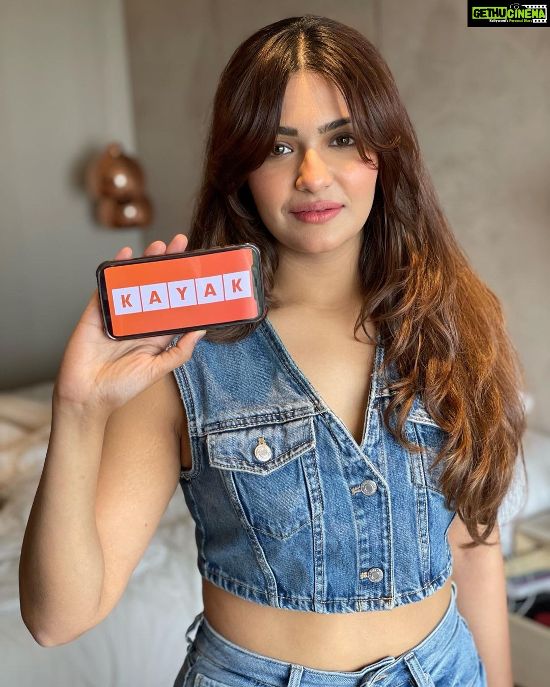 Arthi Venkatesh Instagram - I love the KAYAK app! I make sure I check their app while planning my trip and staycations because it compares prices from multiple travel sites at once, so you will always find the best deal! So Don’t miss out, check their app now! During these difficult times it’s our responsibility to travel responsibly and to ensure we follow all the covid 19 protocols that has been imposed for our safety, as well as everyone around us. Make sure you check the @kayak_in app for all the latest updates. Mumbai, Maharashtra