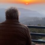 Ashish Vidyarthi Instagram – Suprabhat from Rudra Himalayan retreat, Kasar
#himalayas #sunrise #pahad #goldenhour #reelsinstagram #reelkarofeelkaro #peace #kasar #fog #love #travel #wanderer #actorvlogs #actorslife #simplelife #simpleliving #villagelife Kasar Devi