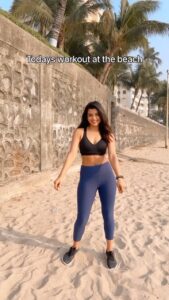 Ashna Zaveri Instagram - Making reels is also a workout 🤣  #arabickuthu #halamathihabibo @anirudhofficial dancing to your tune ❤️ #tamil #thalapathy