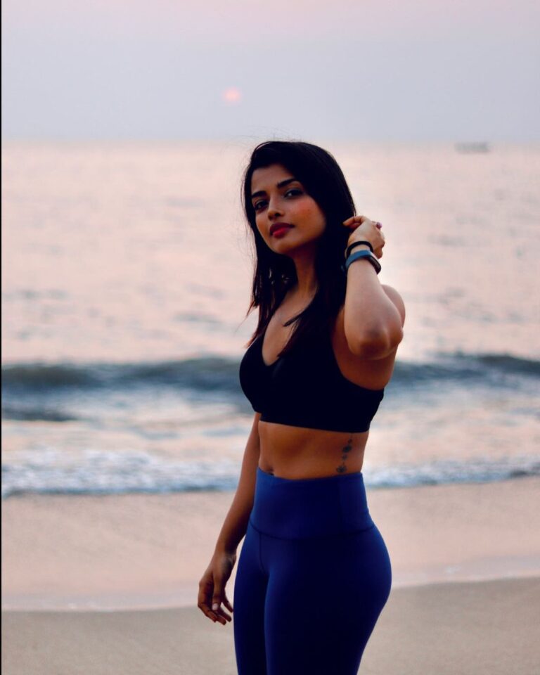 Ashna Zaveri Instagram - To share your weakness is to make yourself vulnerable; to make yourself vulnerable is to show your strength -Criss Jami
