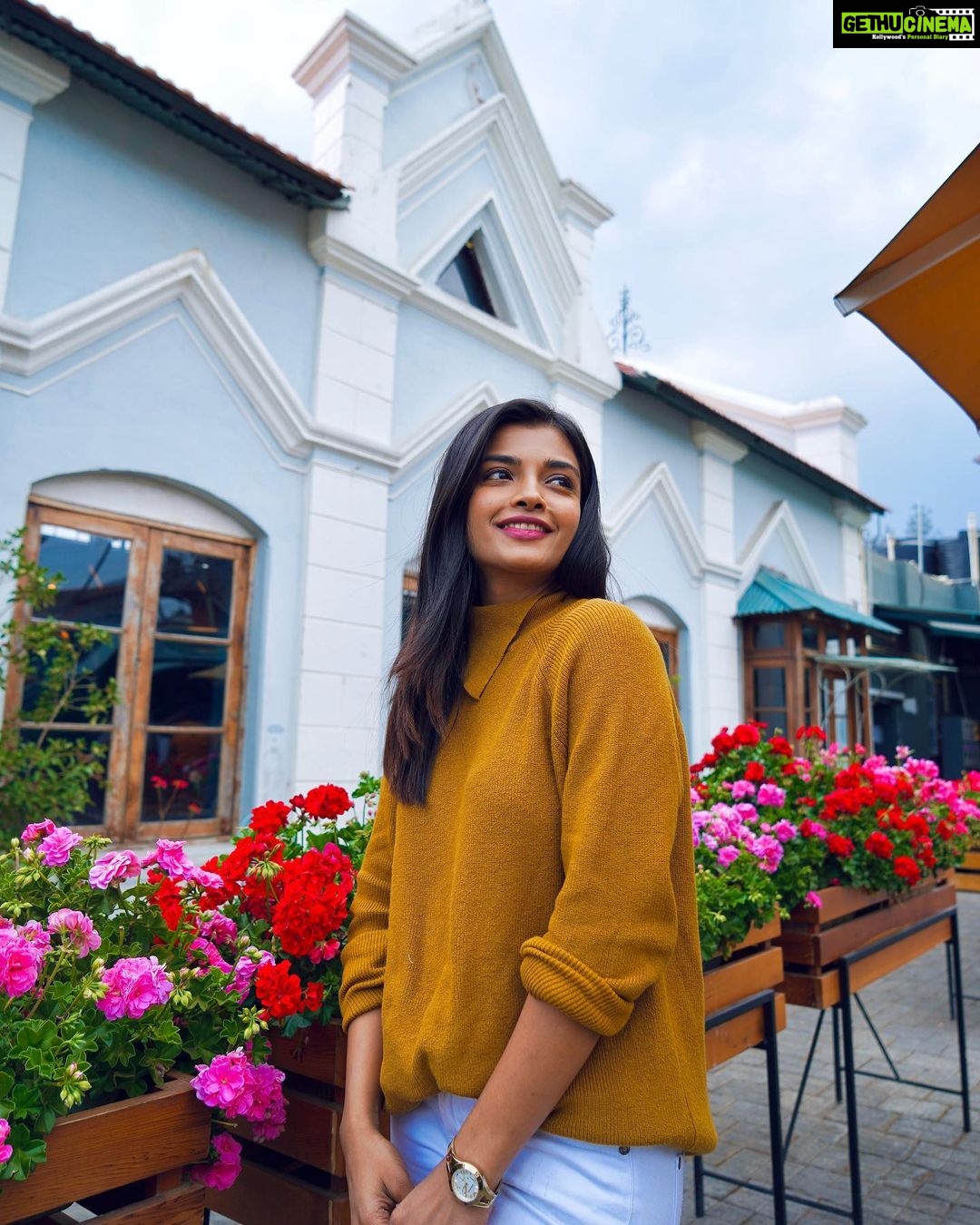 Ashna Zaveri Instagram - The pessimist complains about the wind; the optimist expects it to change; the realist adjusts the sails. ― William Arthur Ward