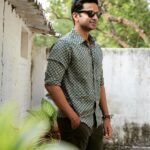 Ashok Selvan Instagram - காதலில்.. காதலில்.. காதலில் நிறமுண்டோ? #ManmathaLeelai promotions on full swing. See you guys in theatres in 6 days. APRIL 1st! 👕 - @nikhitaniranjan