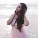 Athmiya Instagram - So u dive into the sea and u dive so deep .. 🌊💎 @_zastra 💎 Chaal Beach Kannur