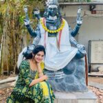 Athulya Ravi Instagram – Happy #mahasivaratri !! #aumnamahshivaya 🥰 peace,happiness and prosperity always 🤗
Salwar @athibaa_ 👗❤️
Earrings @tayshabytanyaa ❤️