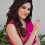 Athulya Ravi Instagram - Every day is a change to be better !! #pinklover💕 #wednesdayvibes Pink saree from @labelkanupriya 💖 M&H @mua_vijisharath 🥰 Clicked @irst_photography 📸 Accessories @bcos_its_silver 🥰