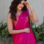Athulya Ravi Instagram - Every day is a change to be better !! #pinklover💕 #wednesdayvibes Pink saree from @labelkanupriya 💖 M&H @mua_vijisharath 🥰 Clicked @irst_photography 📸 Accessories @bcos_its_silver 🥰