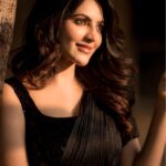 Athulya Ravi Instagram – There is something about black ! You feel hidden away in it .. #black #sareelove #sundayvibes ❤️❤️ 
Black saree @elegant_threads_by_salma 🤗
M&H @artistrybyshanu 🤗
Clicked @camerasenthil 🤩📸