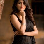Athulya Ravi Instagram – There is something about black ! You feel hidden away in it .. #black #sareelove #sundayvibes ❤️❤️ 
Black saree @elegant_threads_by_salma 🤗
M&H @artistrybyshanu 🤗
Clicked @camerasenthil 🤩📸