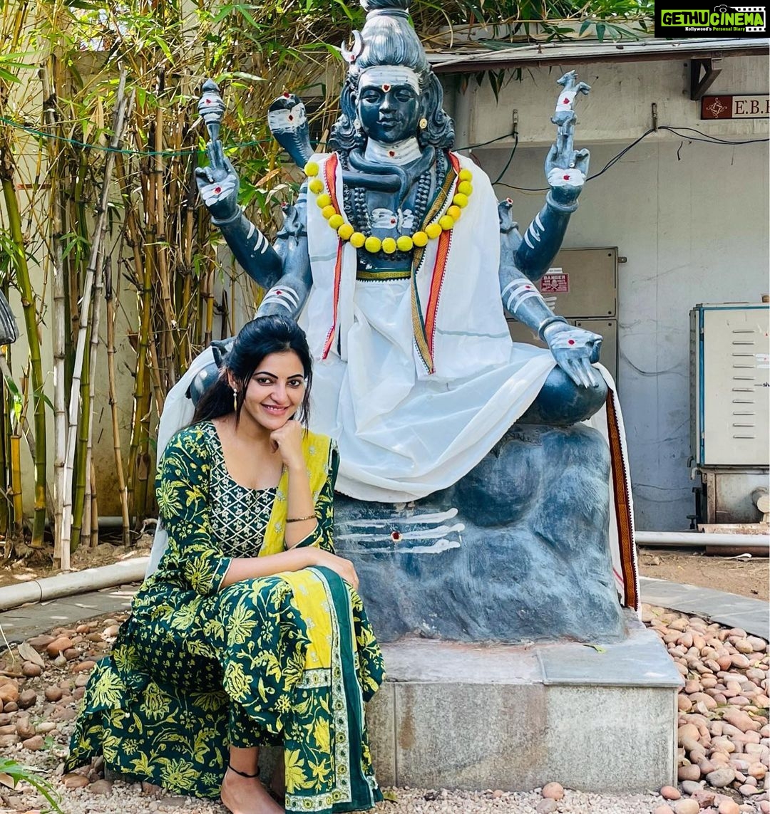Athulya Ravi Instagram - Happy #mahasivaratri !! #aumnamahshivaya 🥰 peace,happiness and prosperity always 🤗 Salwar @athibaa_ 👗❤️ Earrings @tayshabytanyaa ❤️