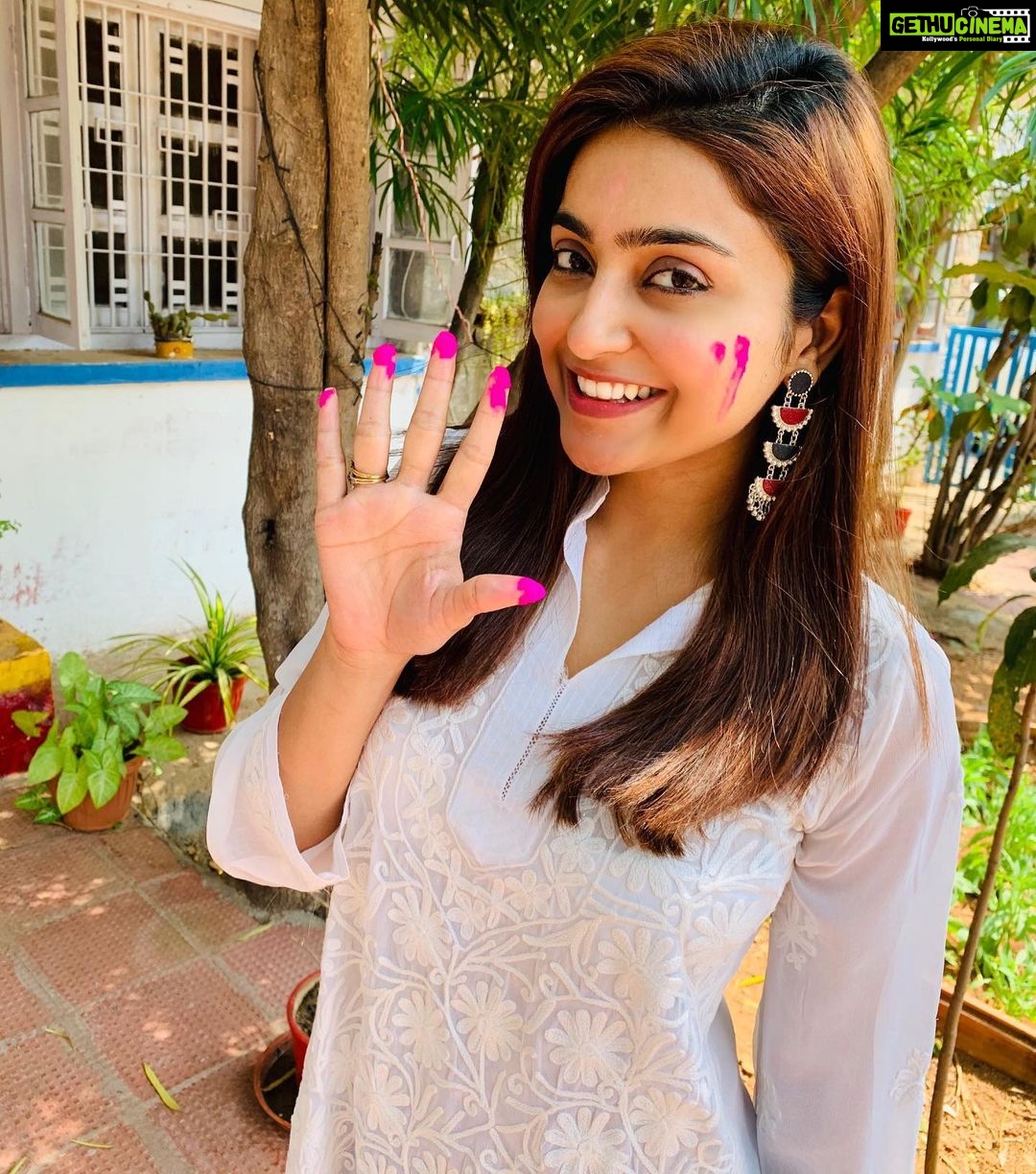 Avantika Mishra Instagram - Happy Holi, my loves! Soak in the hues of joy. ❤️ . . #Holi2022