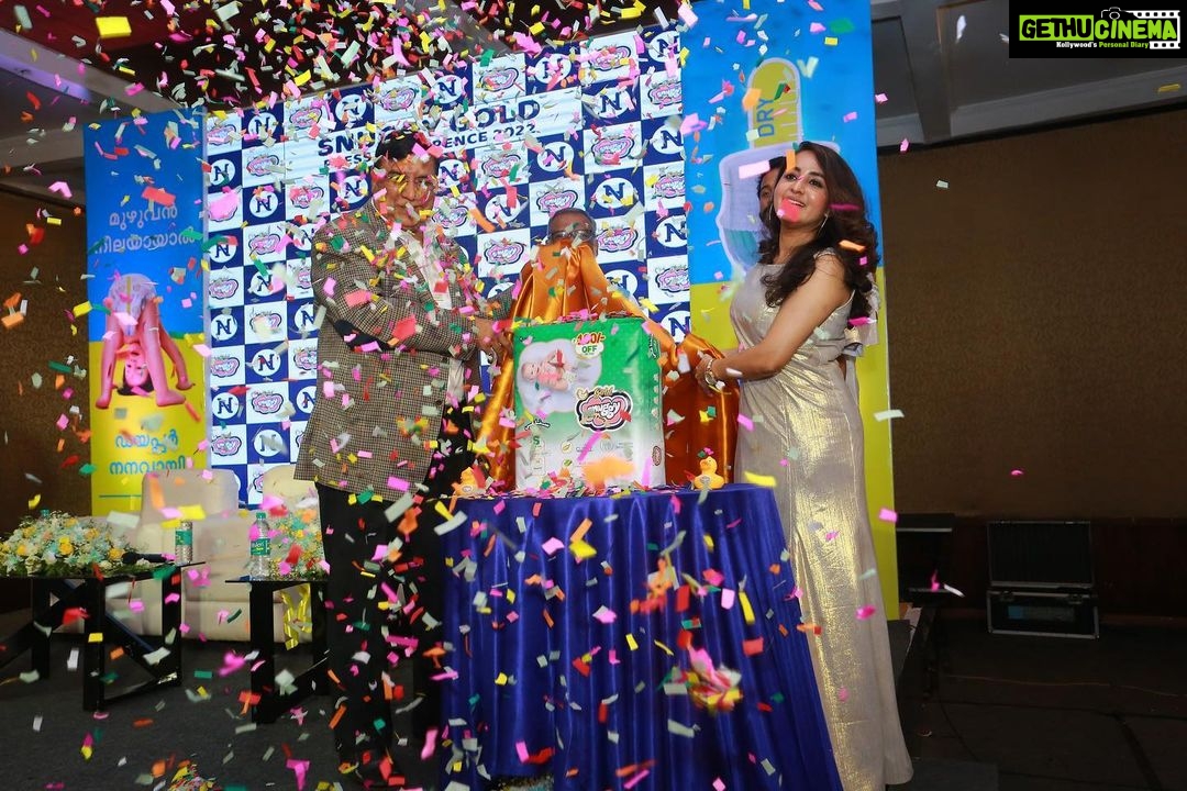 Bhama Instagram - Thank you Kamal Johari & Karthik Johari @snuggybabydiapers π Thank you @milandesignkochi π@sherlyregimon πfor the Gold Attire (Gauri & Me )π # Snuggy Gold #Re introduced #Gauris first Prgrm #Family # Cochin @shibin4865 π Kochi, India