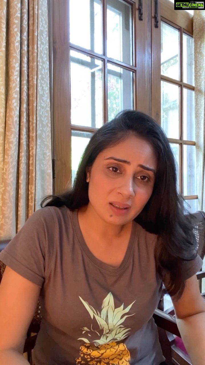 Bhanushree Mehra Instagram - Mrs mehra is just joking - I hope no offence is taken :) We know creating content is a huge job !! . . . . . Also, thank you @cosmoindia for recognising and awarding talent !! ❤️ . . #bloggerawards2022 #influencers #bloggersofinstagram #contentcreators #mrsmehra #funnyvideos #nooffence